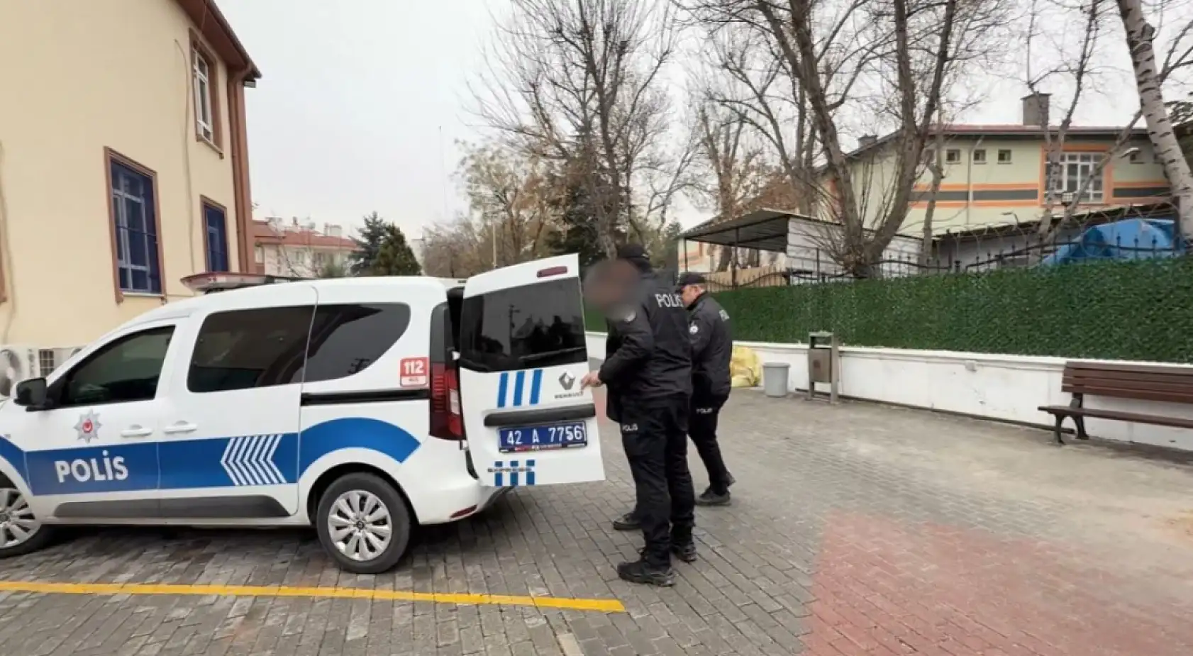 Konya'da alkollü sürücü 2 polisi yaraladı