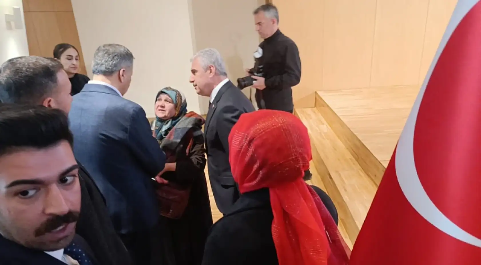 Konya'da bulunan Bakan Yerlikaya'ya hemşehrilerinden  sevgi seli!