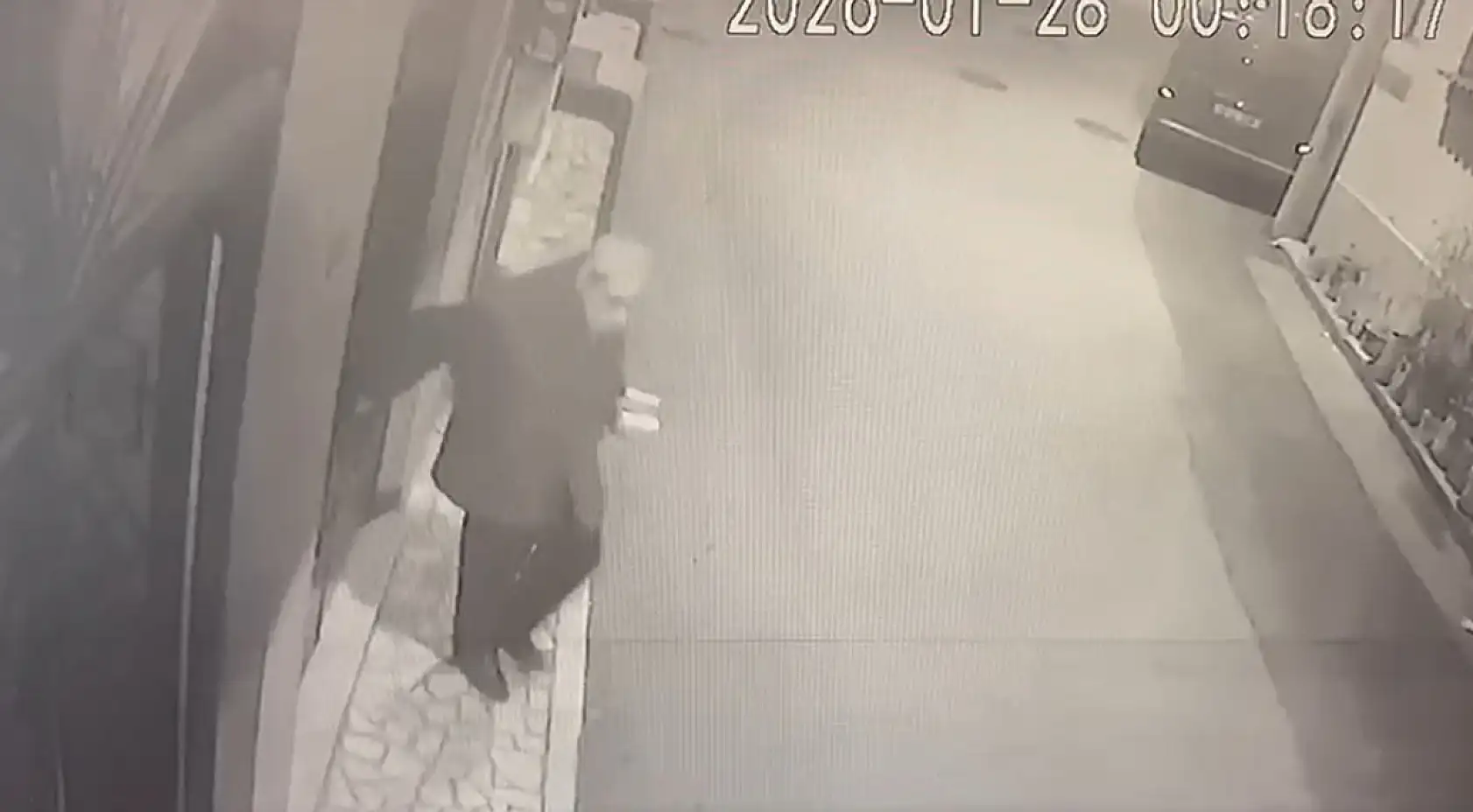 Eski polisin kayıp dosyasındaki korkunç detay: Katiliyle aynı yastığa baş koymuş!