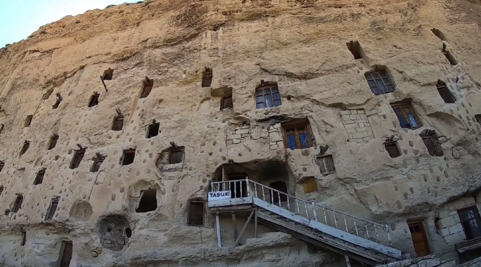 Anadolu'nun göbeğinde 252 odalı dev tahıl ambarı! 800 yıllık miras ayakta! Soğutma sistemi mühendisleri bile şaşırtıyor