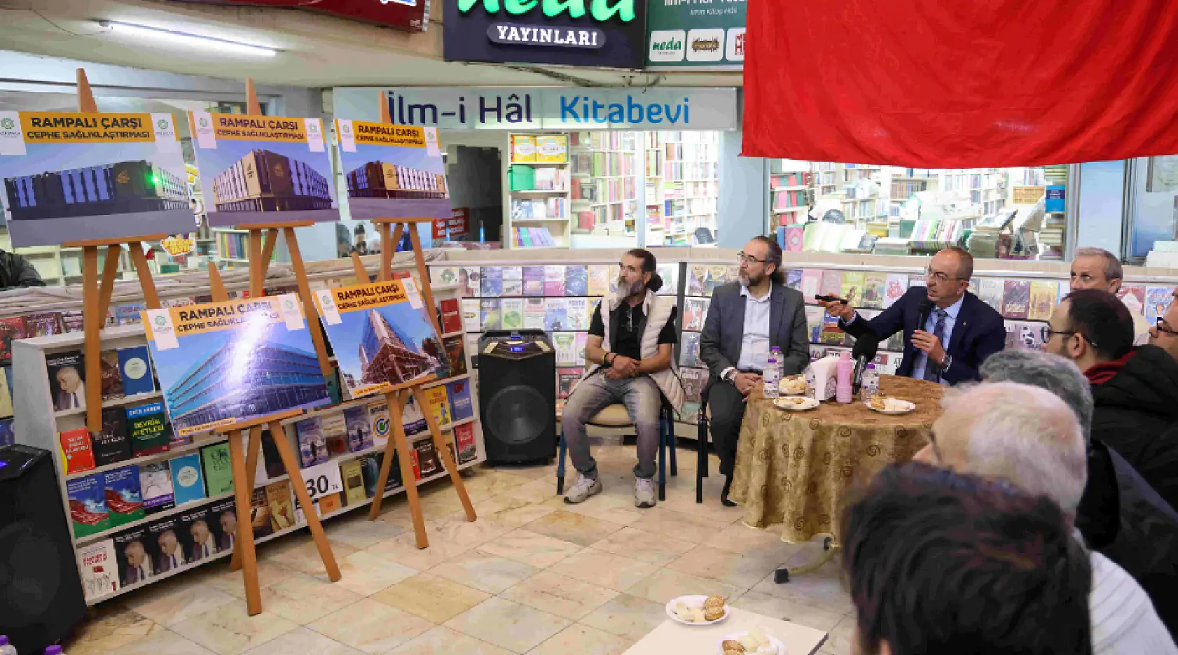 Konya'da yılların mekanı değişiyor: Başkan esnafla istişare etti!