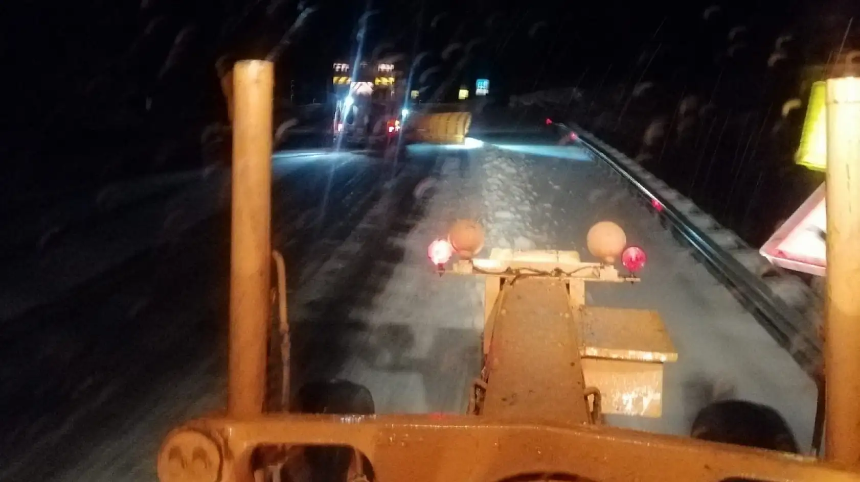 Konya yolunda kar yağışı etkili oldu!