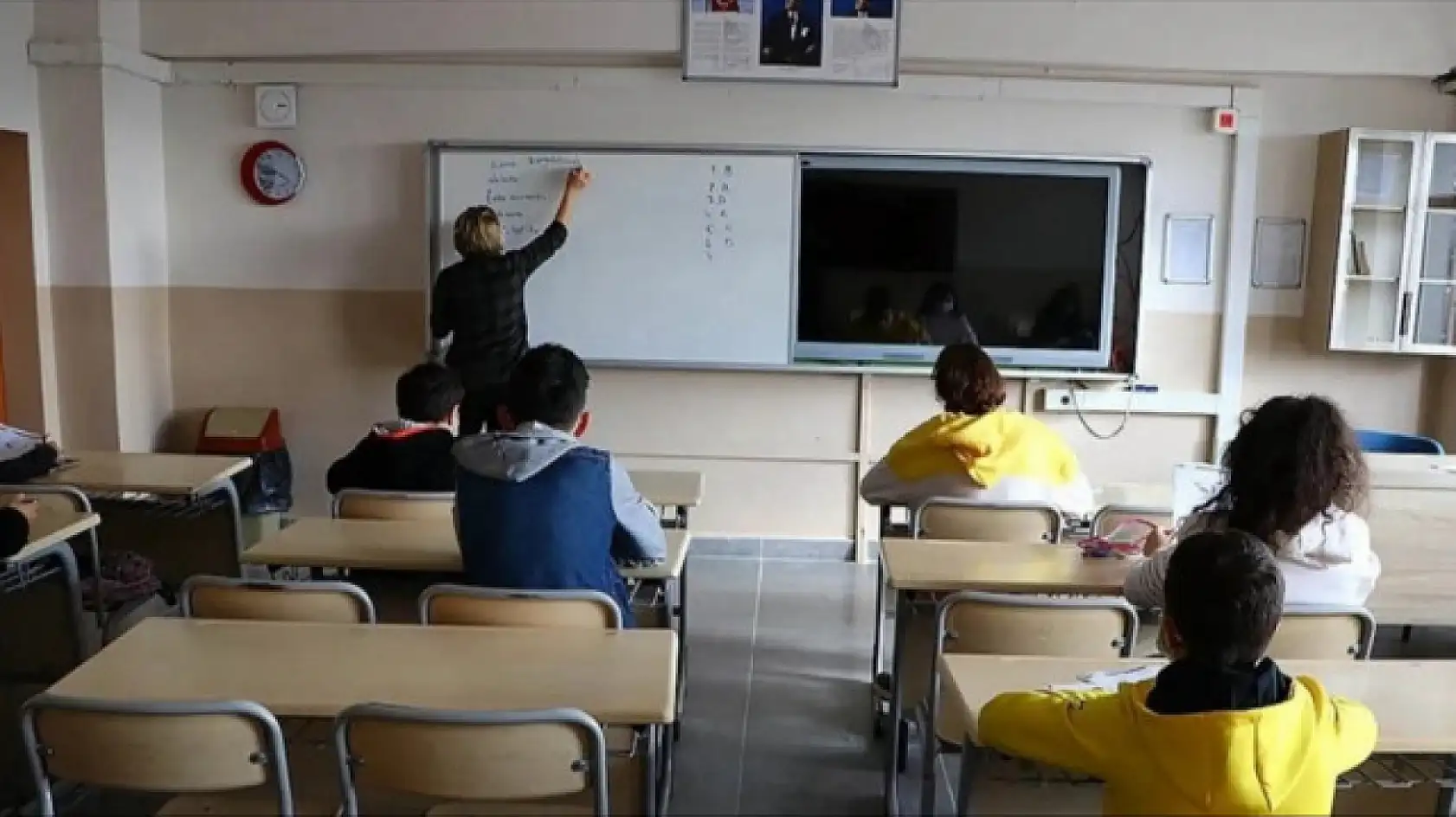 Bakan Tekin resmen duyurdu: Bu Cuma okullar tatil!