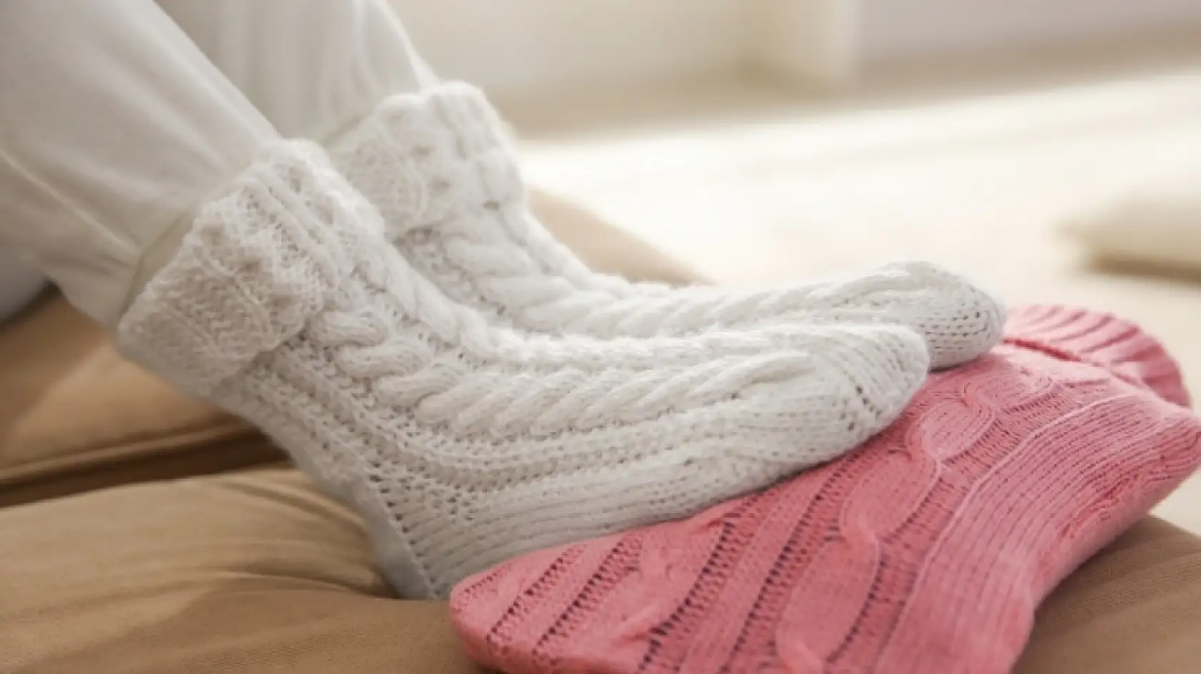 Sürekli üşüyen eller ve ayaklar hastalığın habercisi olabilir!