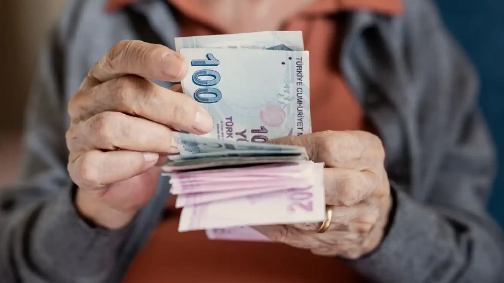Milyonların gözü kulağı TÜİK'teydi: Memur ve emeklinin temmuz zammı netleşti! İşte yeni maaş oranları