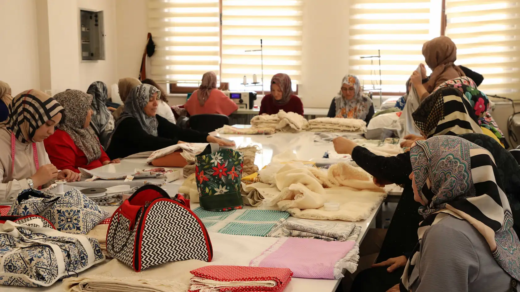 KOMEK'te bahar hareketi: Kursiyerler yeni beceriler kazanıyor