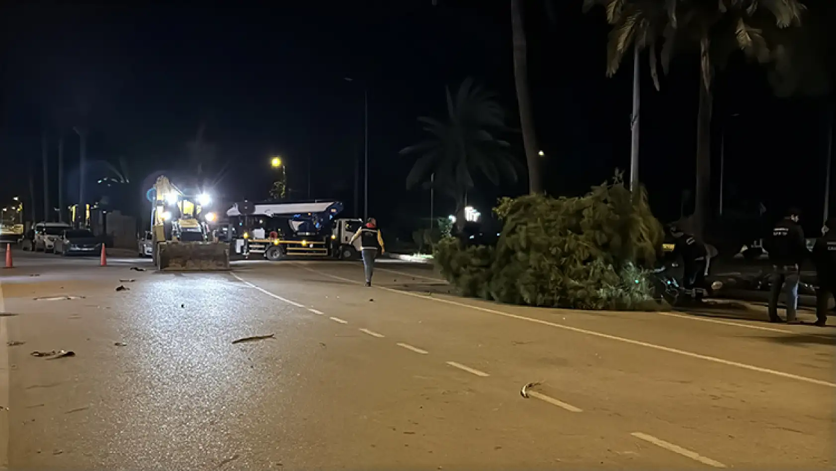 Etkili olan fırtına yıktı, geçti!