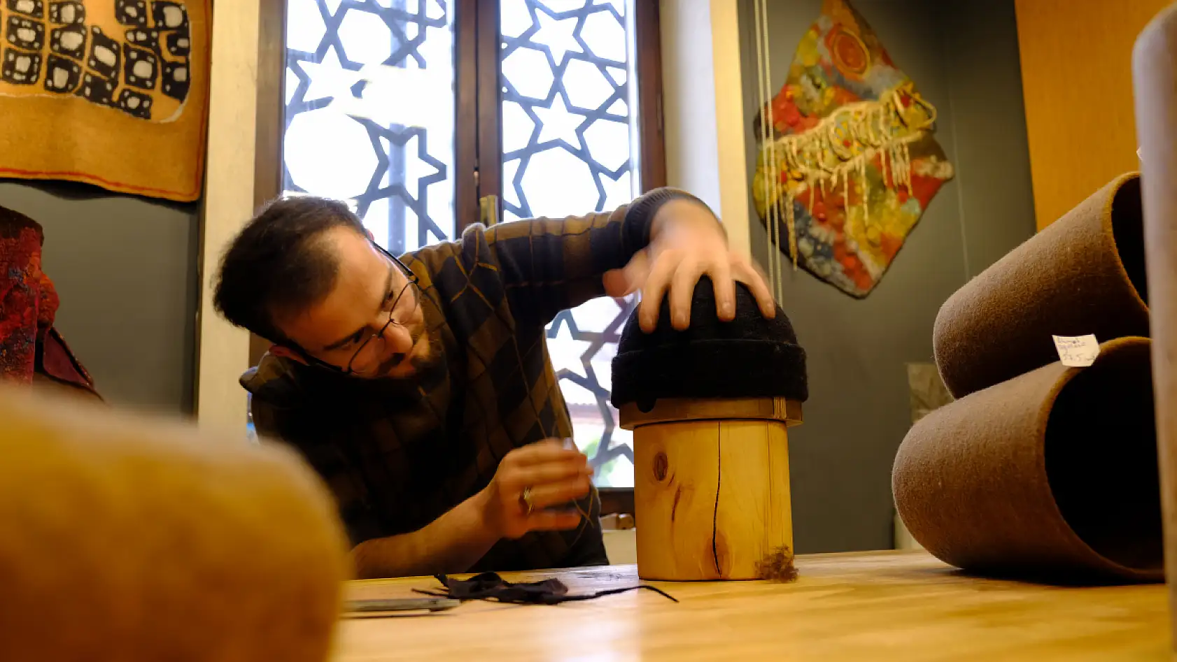 Mevlana Haftası'nda Konya'da keçe mesaisi: Eskiden zanaattı, şimdi sanat