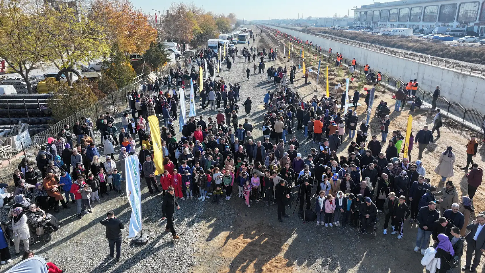 Engeller Konya'da aşıldı: Öğrenciler geleceğe fidan bıraktı