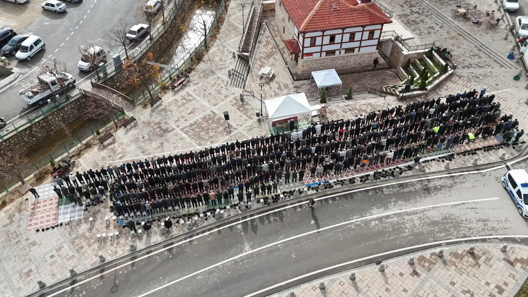 Konya'nın kurak topraklarına umut olmak için eller semaya uzandı