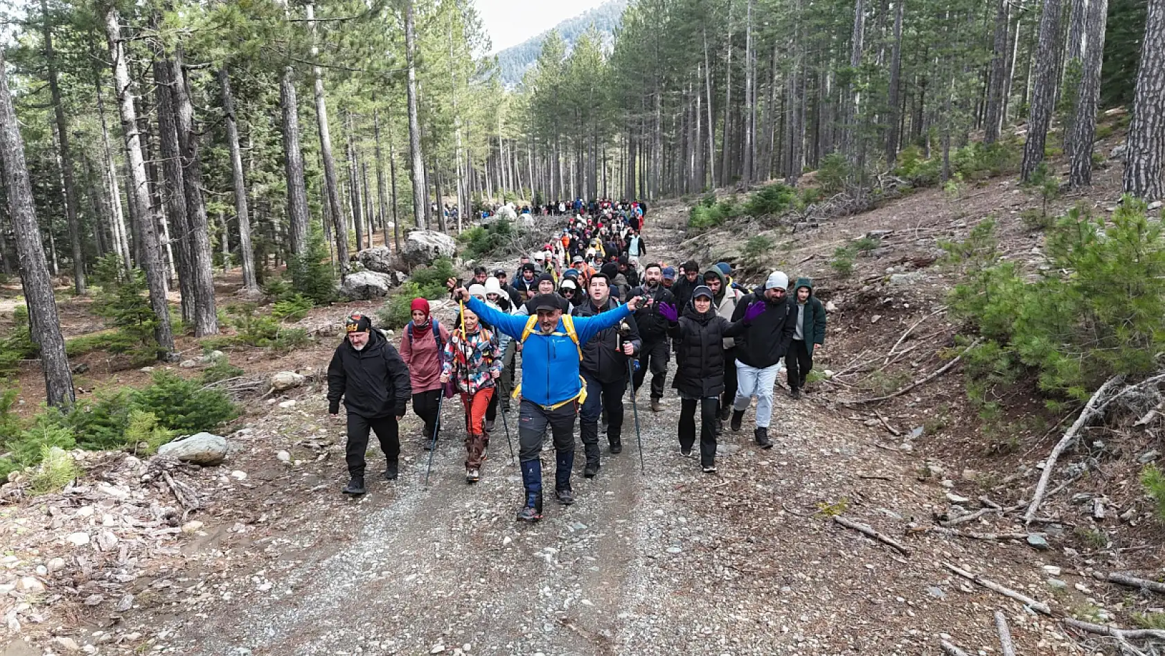 Konya'nın kış turizmi yükseliyor: Yoğun katılımlı kar yürüyüşü büyüledi
