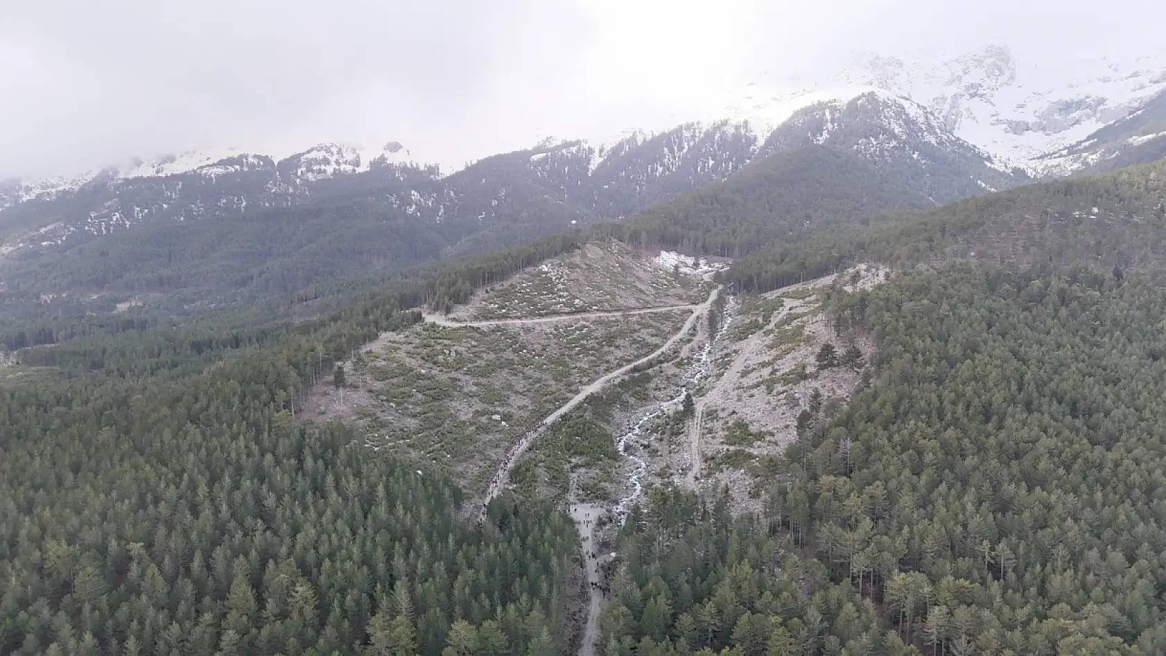 Konya'nın kış turizmi yükseliyor: Yoğun katılımlı kar yürüyüşü büyüledi