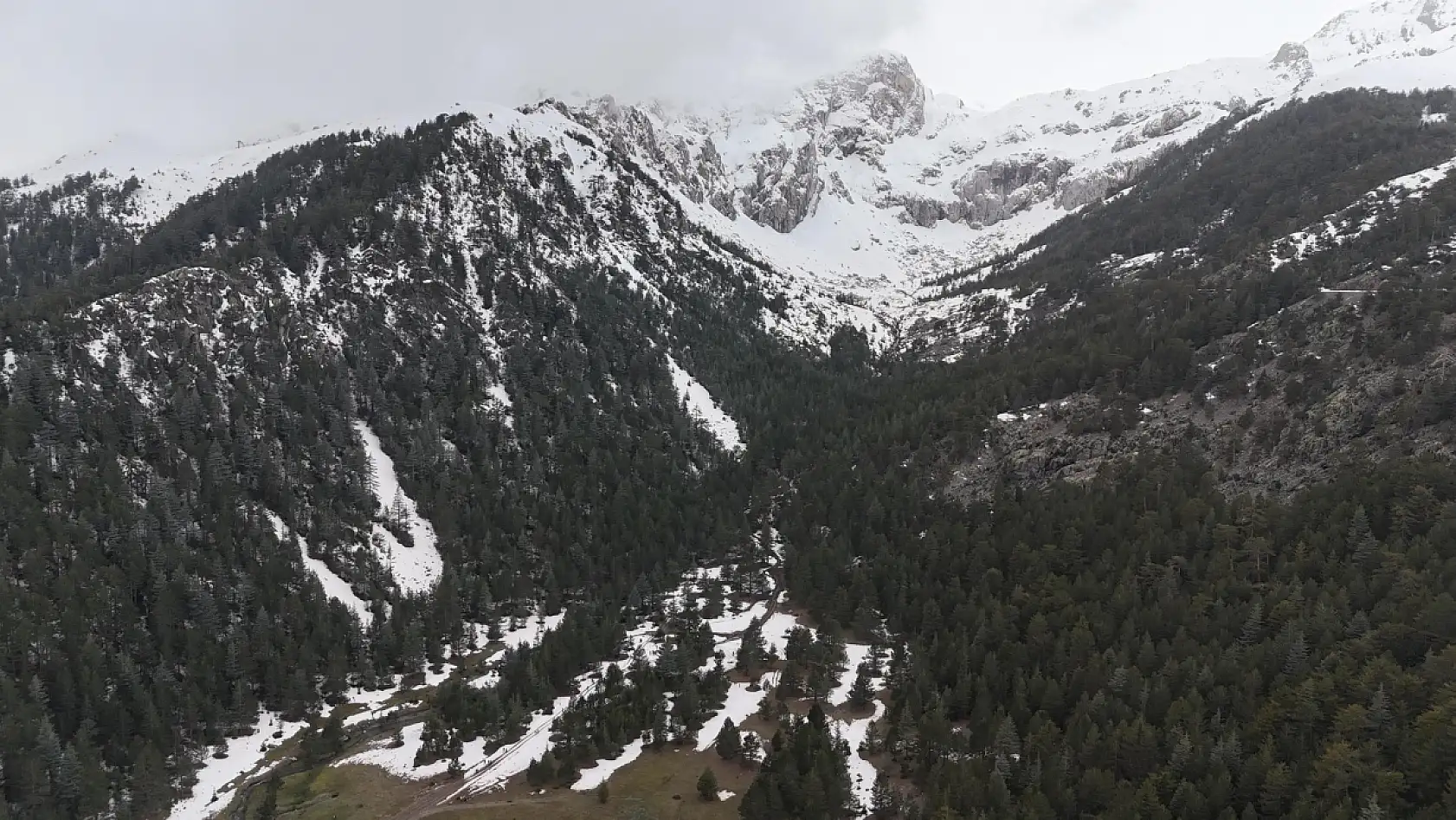 Konya'nın kış turizmi yükseliyor: Yoğun katılımlı kar yürüyüşü büyüledi