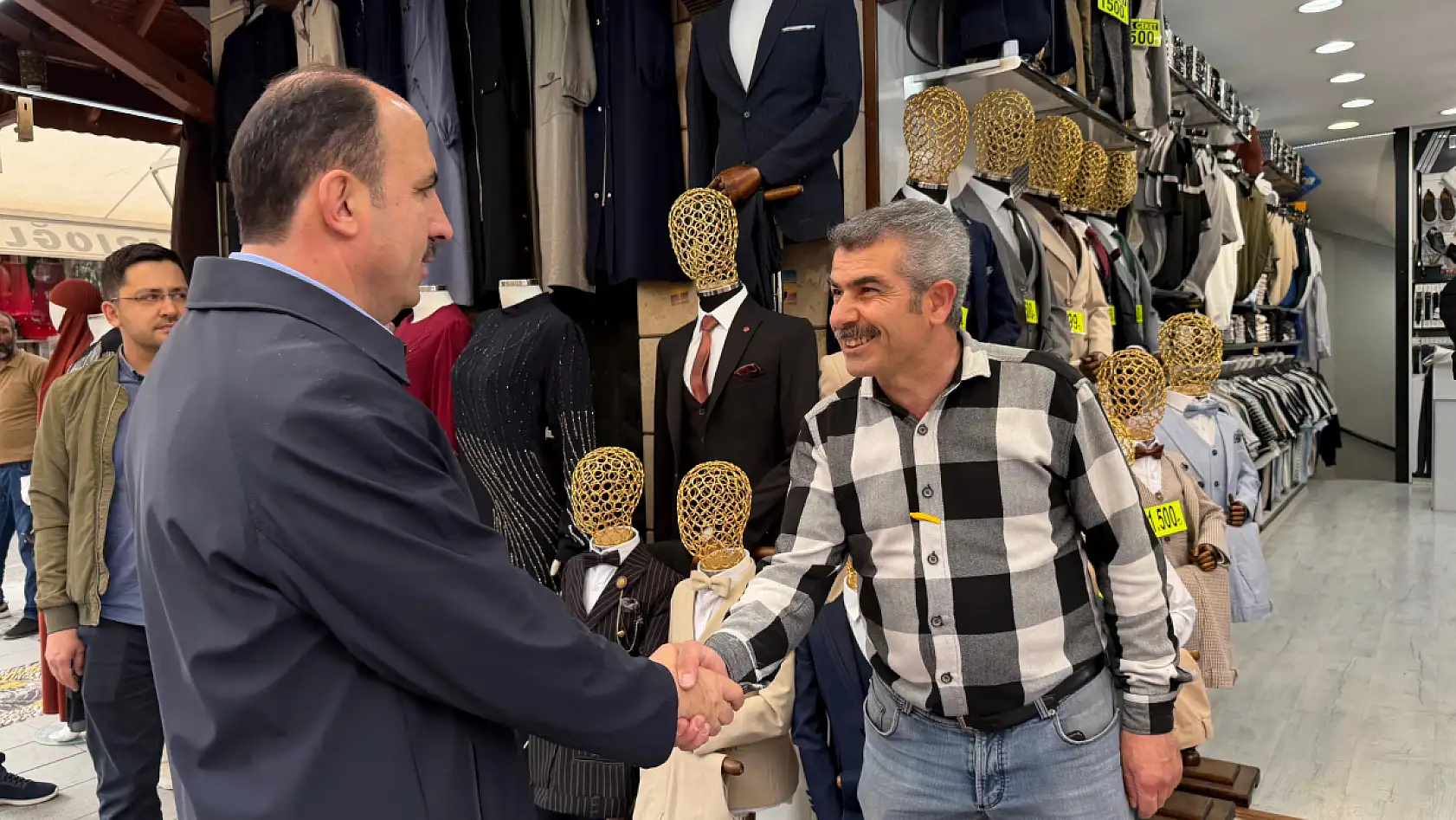 Başkan Altay'dan çarşı çarşı bayram turu