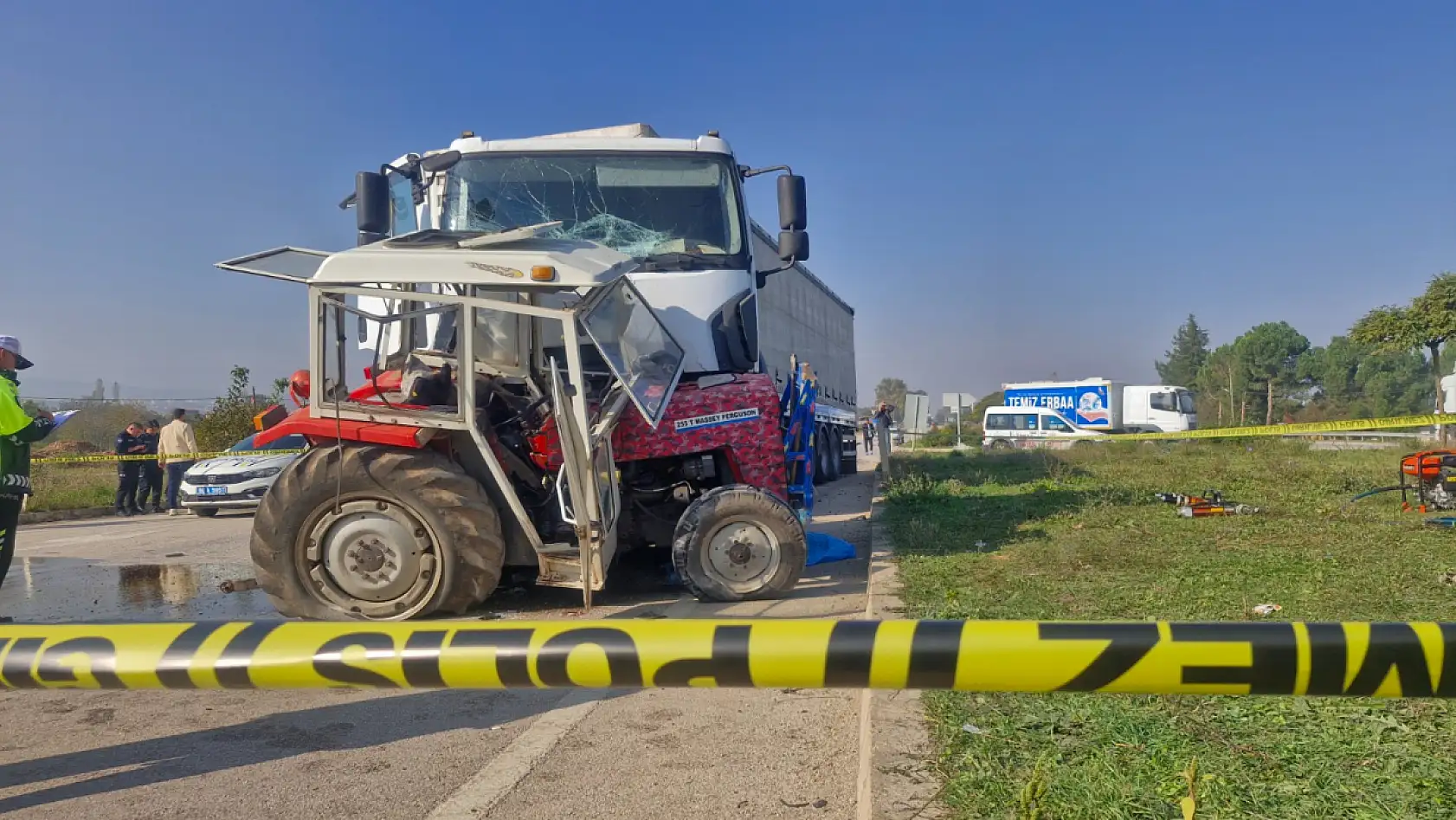 Askeri malzeme taşıyan TIR traktörle çarpıştı! 2 ölü