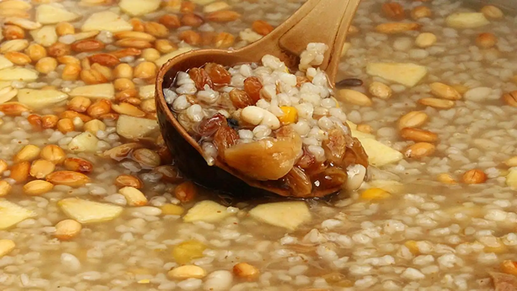 Aşure nasıl yapılır? Tam ölçülü 2025 aşure tarifi!