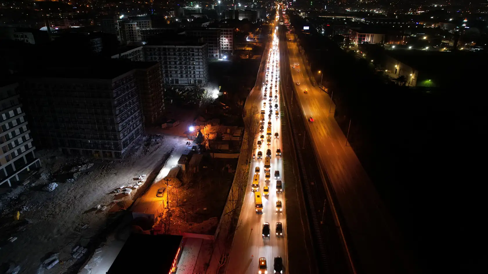 3 aracın karıştığı zincirleme kazada 5 kişi yaralandı!