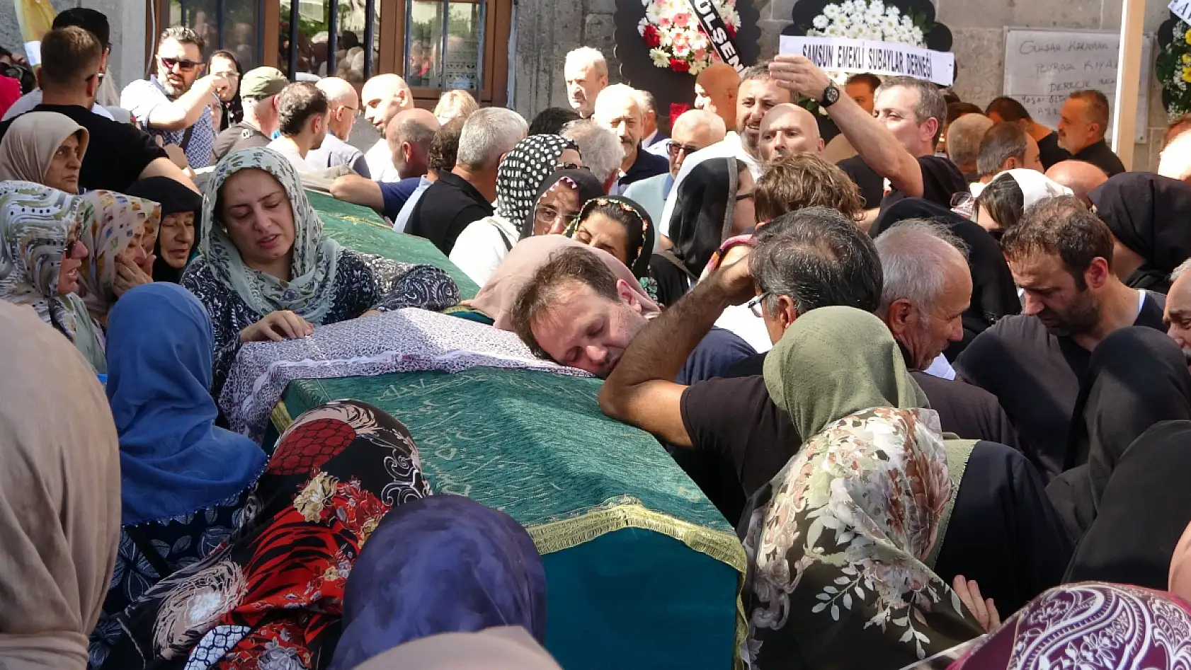 Kaza süsü verip ailesini ölüme iten doktor, cezaevinde hayatına son verdi