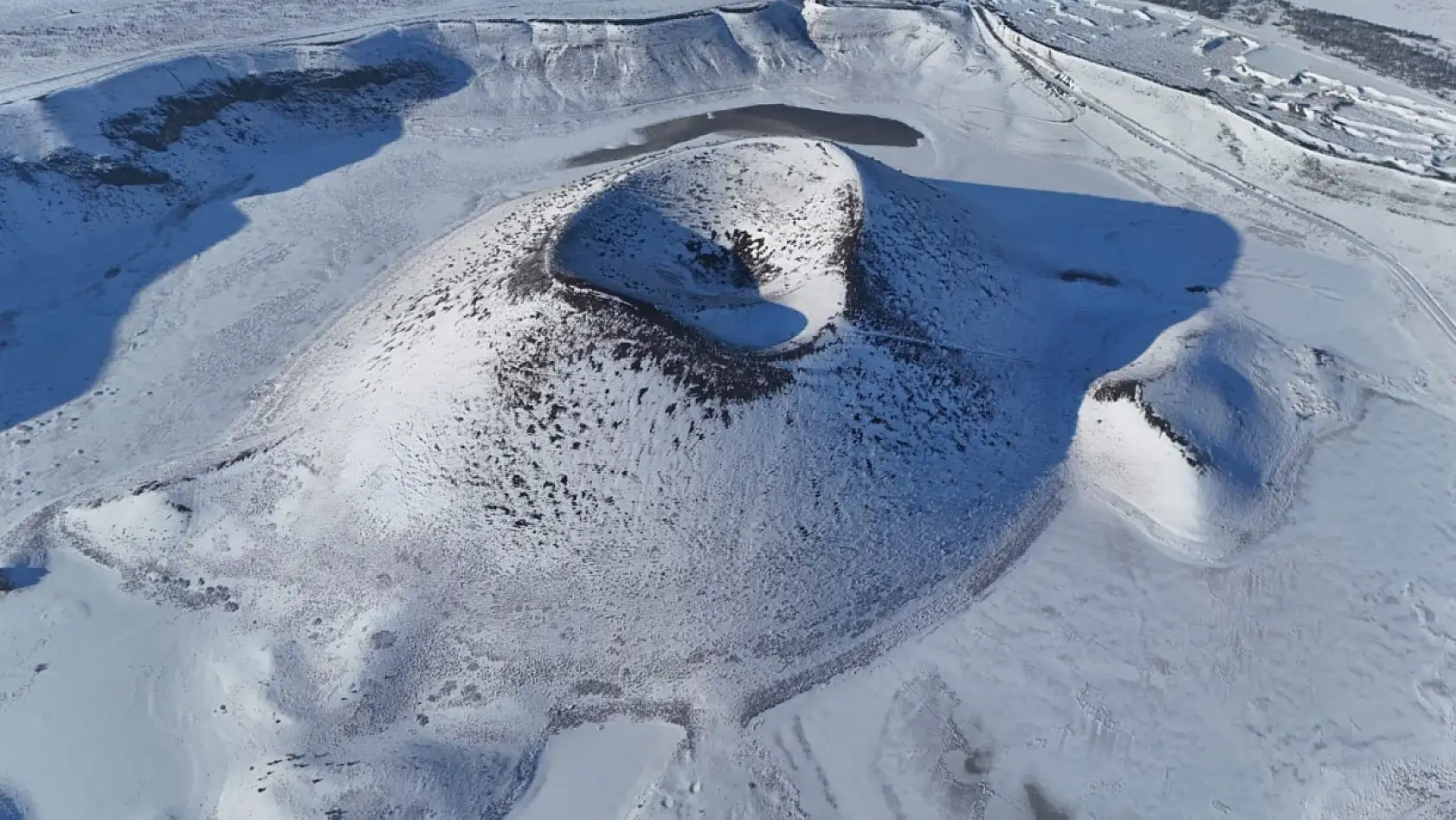 Konya'nın nazar boncuğu, beyaz gelinliğini giydi