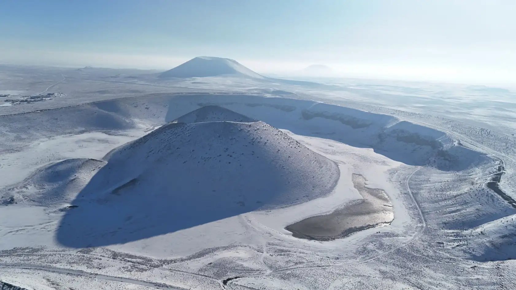 Konya'nın nazar boncuğu, beyaz gelinliğini giydi