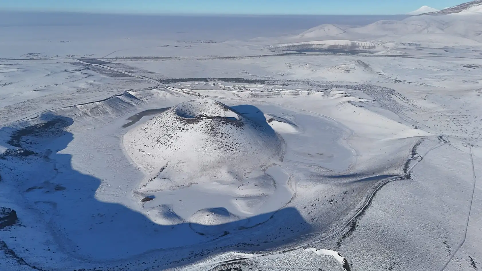 Konya'nın nazar boncuğu, beyaz gelinliğini giydi