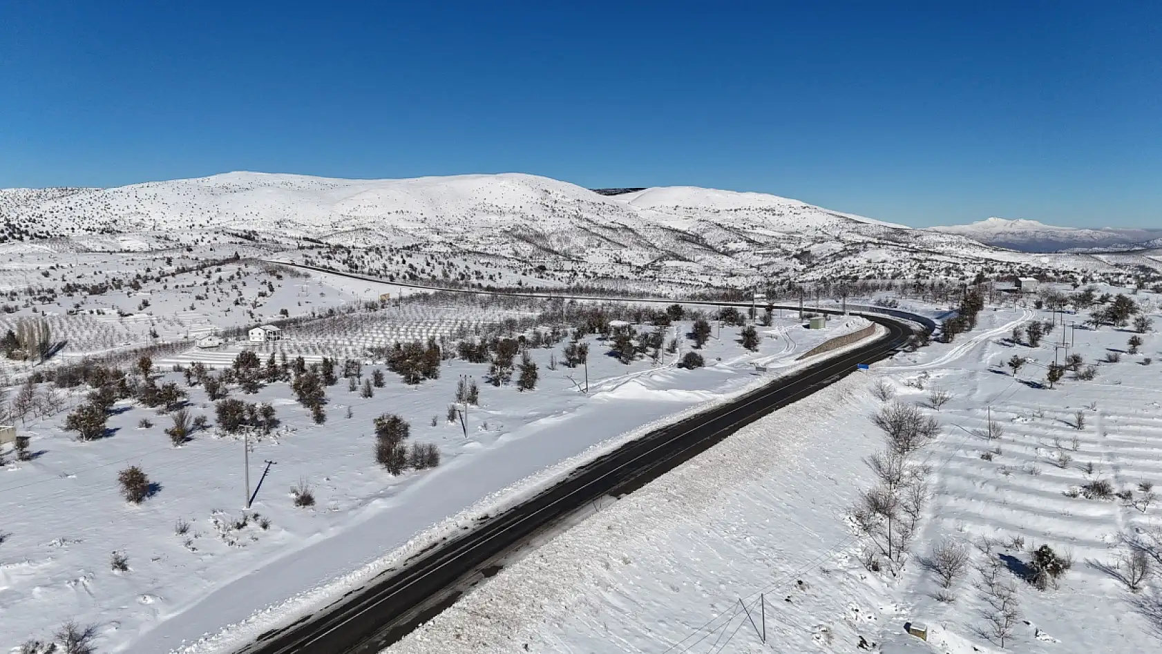 Konya Hadim'de kar toprağı besledi, üretici umutlu