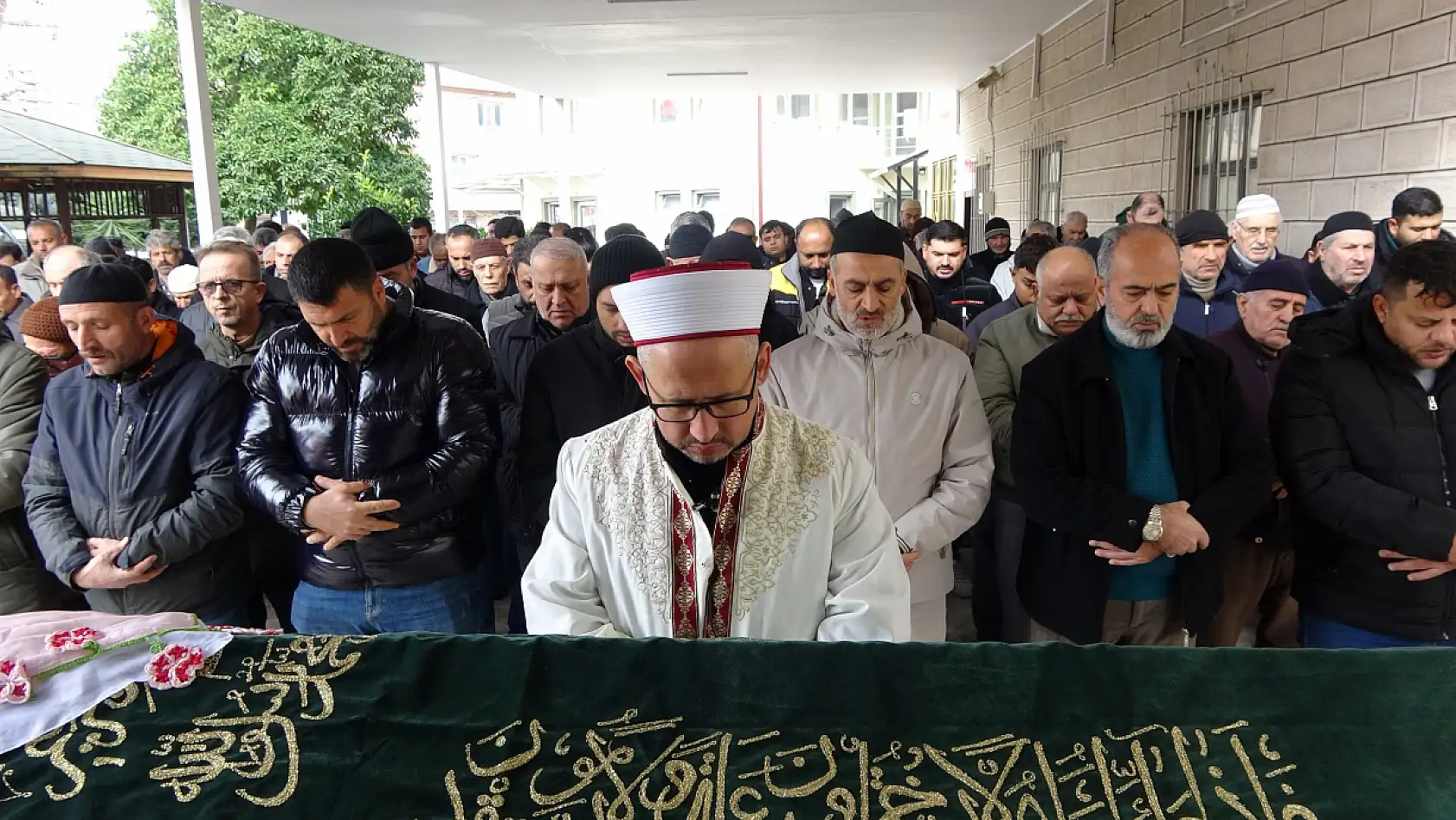 Karın ağrısı İle başlayan hastalık ölümle bitti! Genç kızın ailesi isyan etti