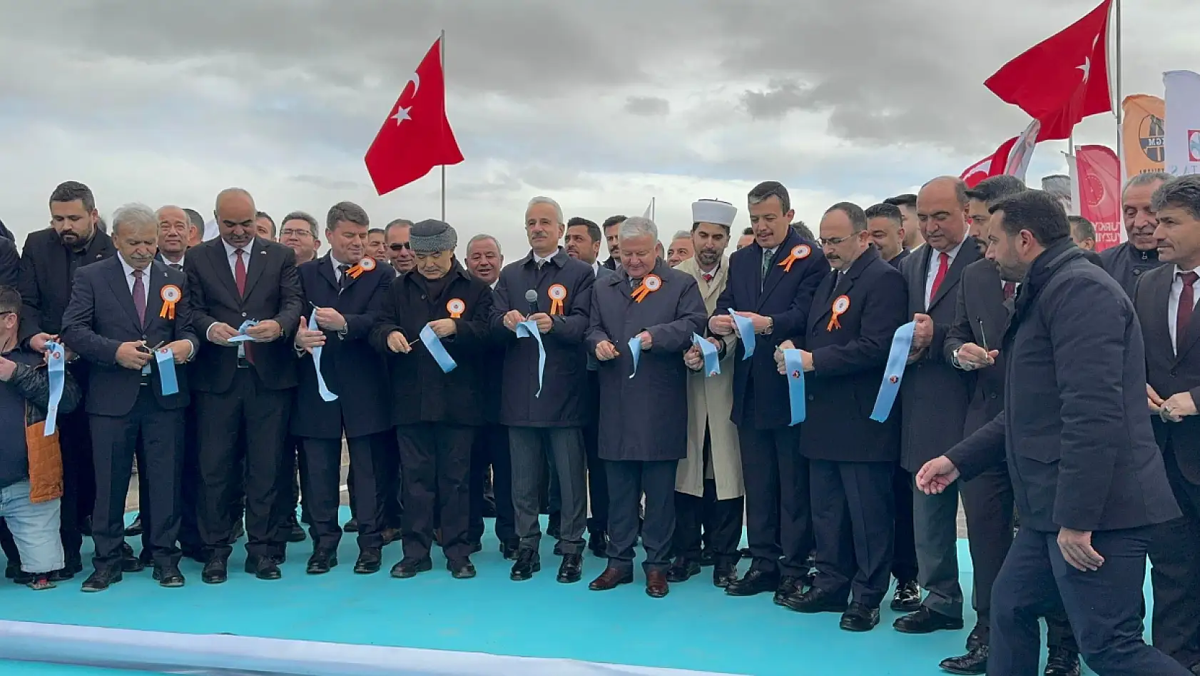 Bakan Uraloğlu: Aksaray ve Konya arasındaki ulaşım engelini bölünmüş yollarla aştık