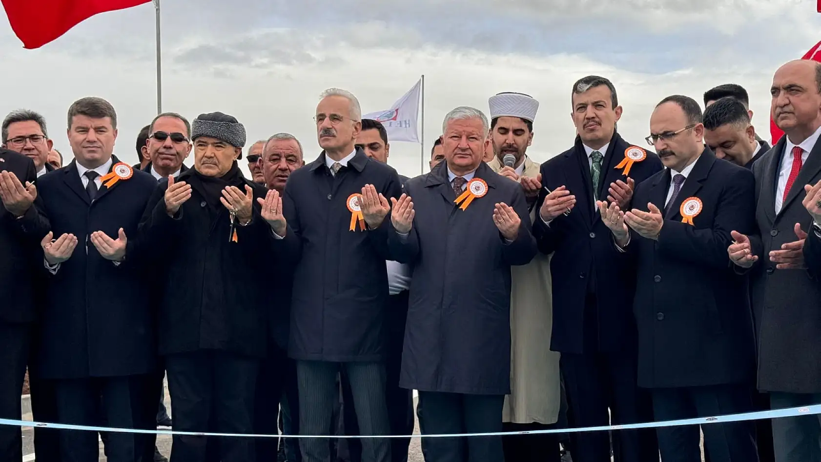 Bakan Uraloğlu: Aksaray ve Konya arasındaki ulaşım engelini bölünmüş yollarla aştık