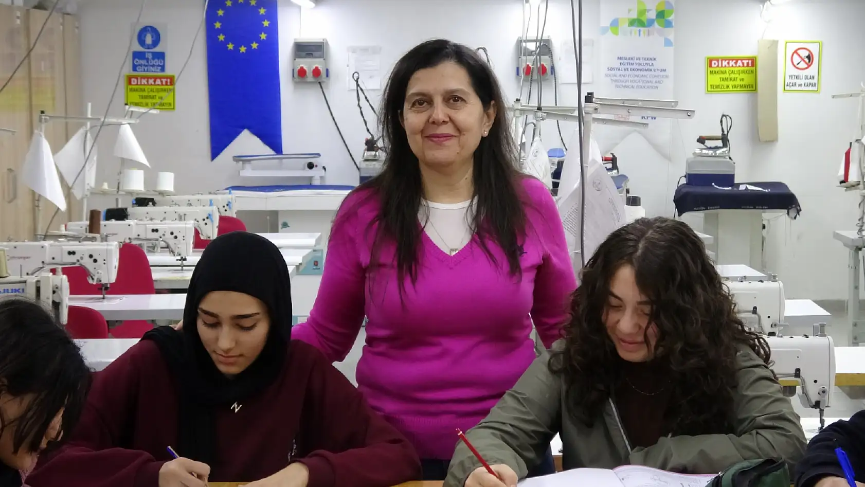 Konya'da aldığı eğitimle hayaline ulaştı: Mezun olduğu lisede 30 yıldır öğretmen