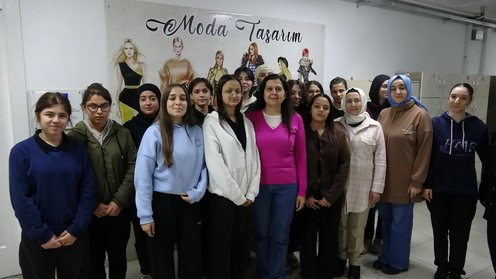 Konya'da aldığı eğitimle hayaline ulaştı: Mezun olduğu lisede 30 yıldır öğretmen