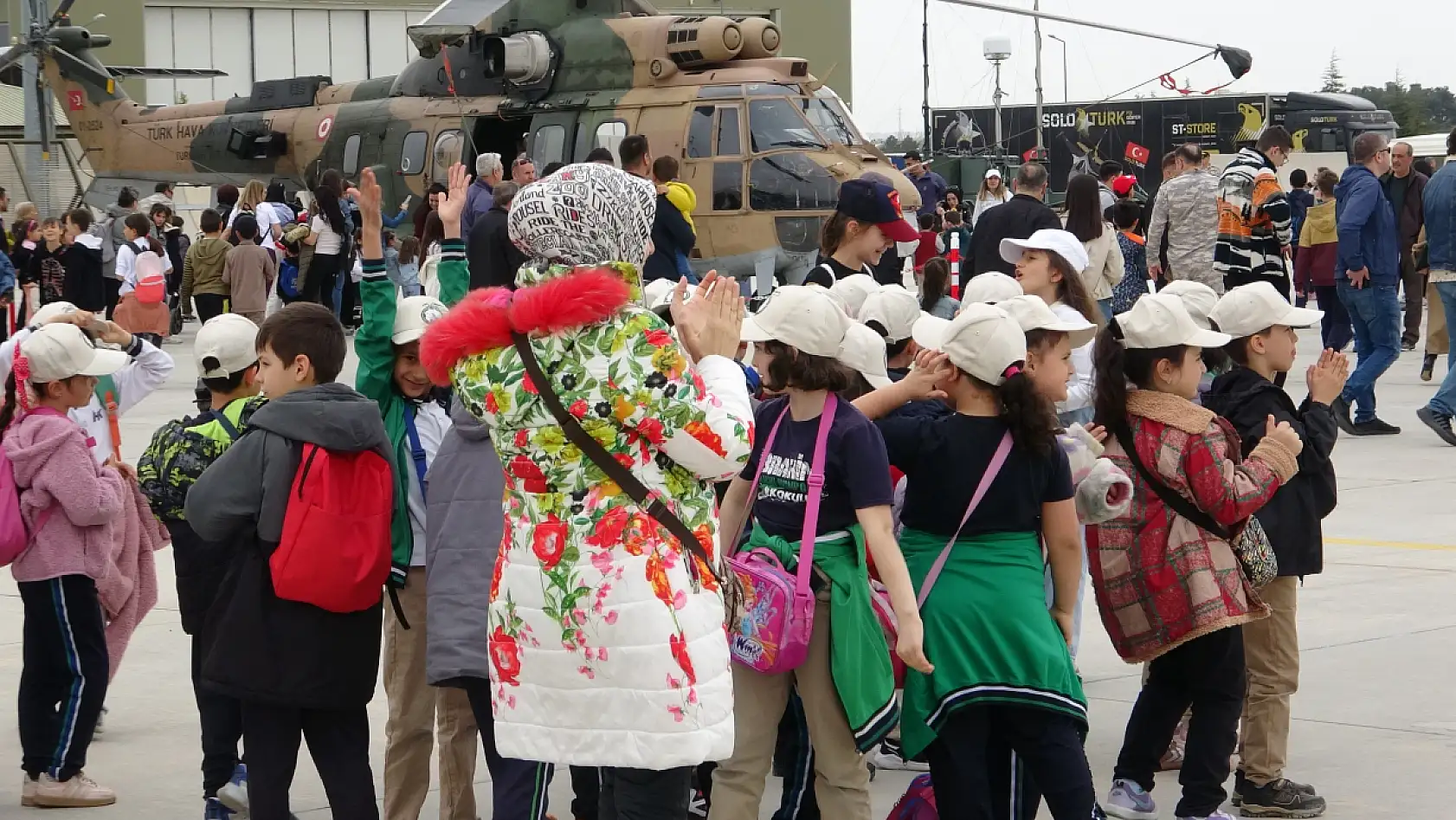 Konya'da jetler çocuklar için havalandı
