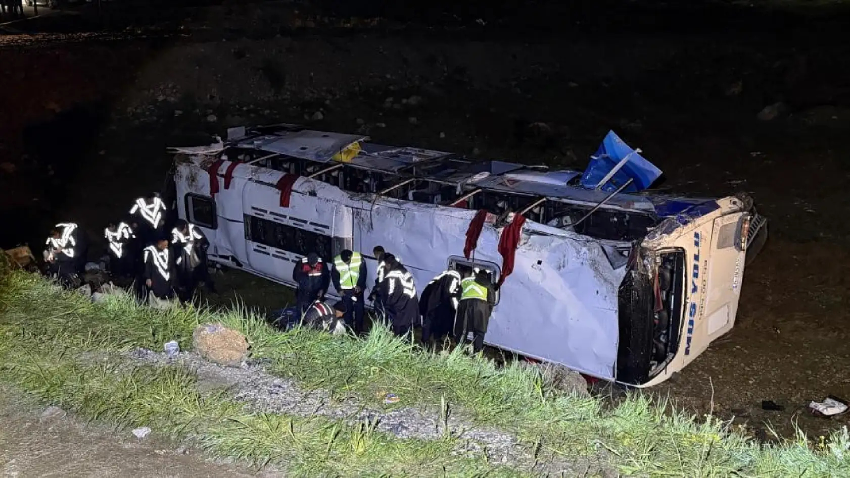 Malatya'da şarampole yuvarlanan otobüste hayatını kaybedenlerin kimlikleri belli oldu