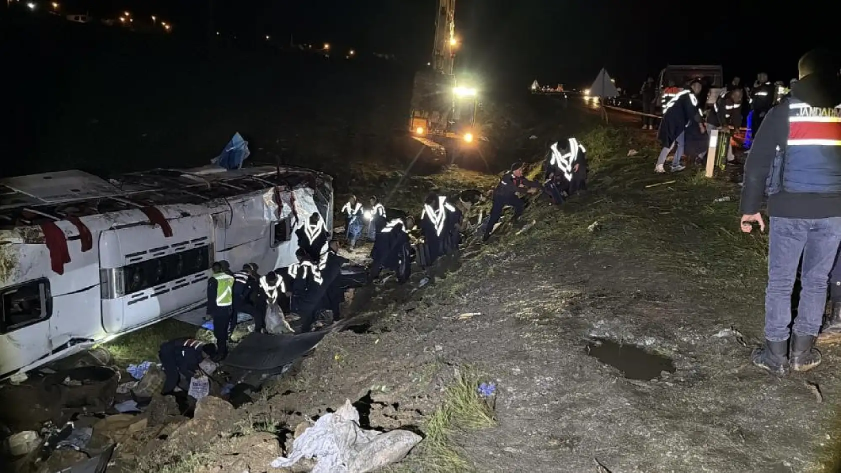 Malatya'da şarampole yuvarlanan otobüste hayatını kaybedenlerin kimlikleri belli oldu