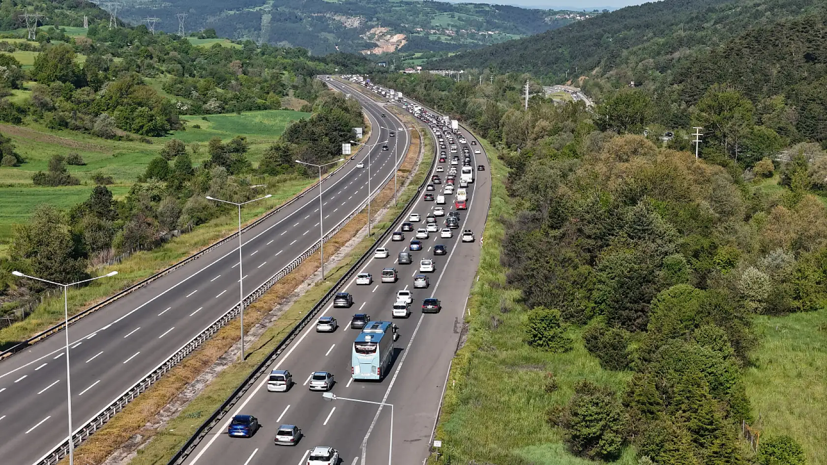 Yola çıkanlar dikkat! Trafikte bekleme süresi uzuyor