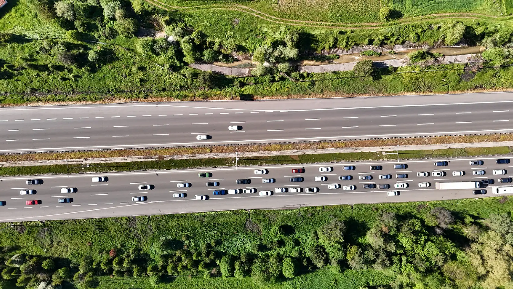 Yola çıkanlar dikkat! Trafikte bekleme süresi uzuyor