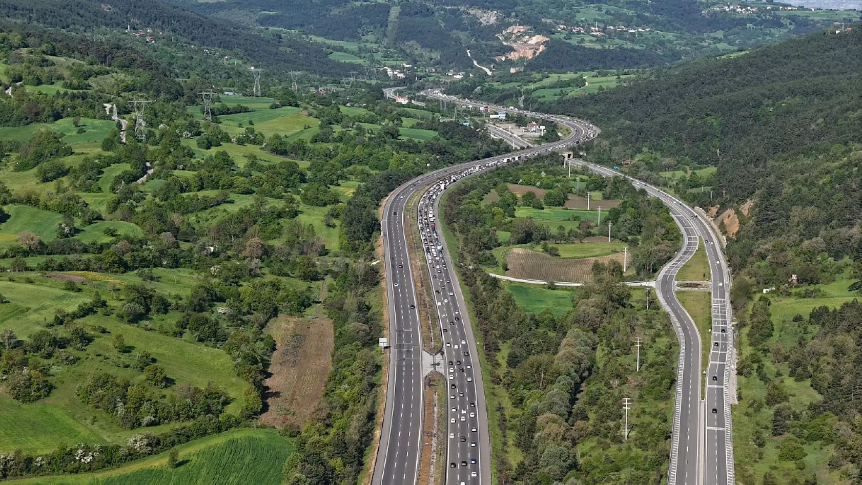 Yola çıkanlar dikkat! Trafikte bekleme süresi uzuyor