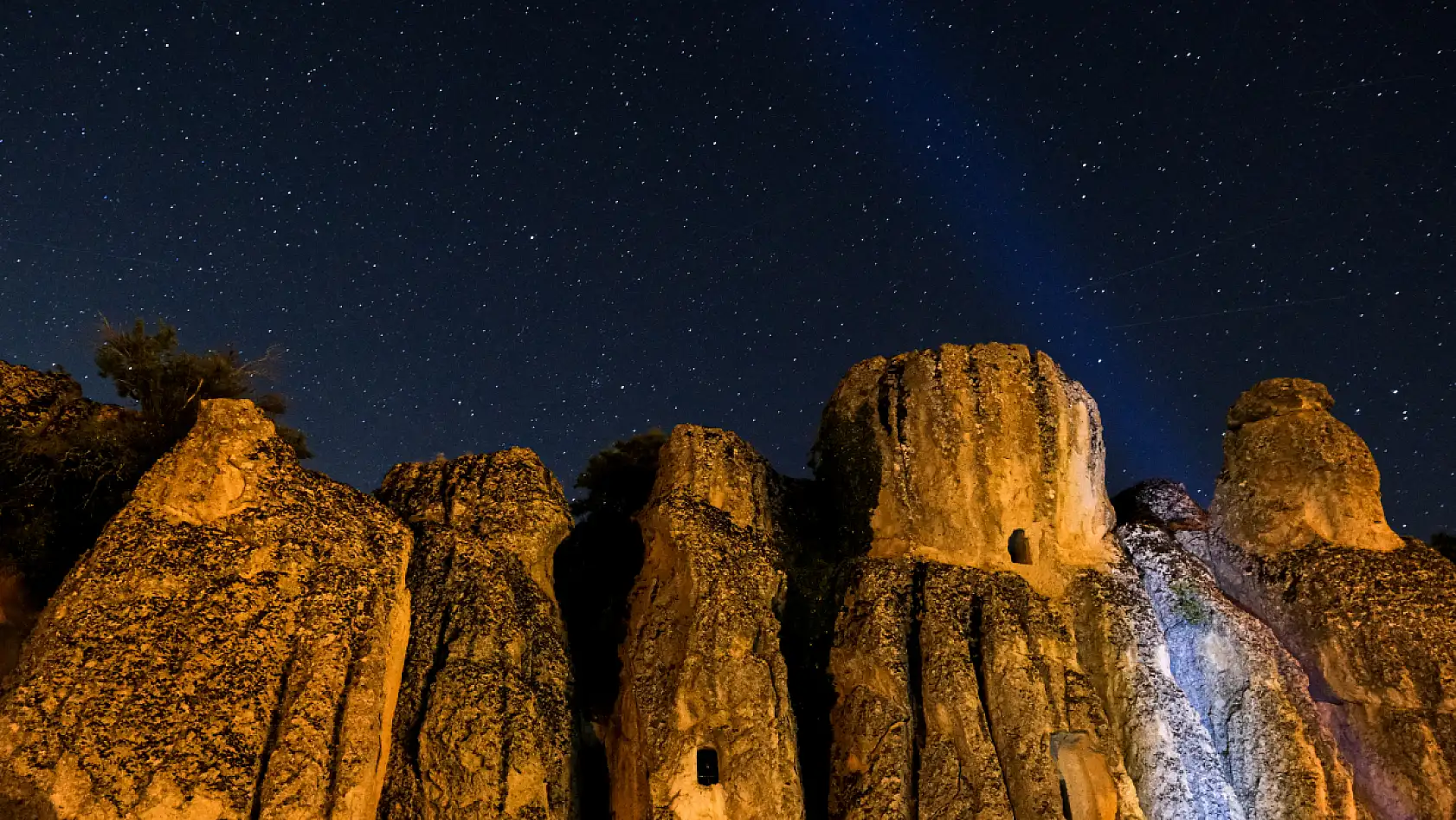 Konya'nın Kapadokya'sında gece büyüsü