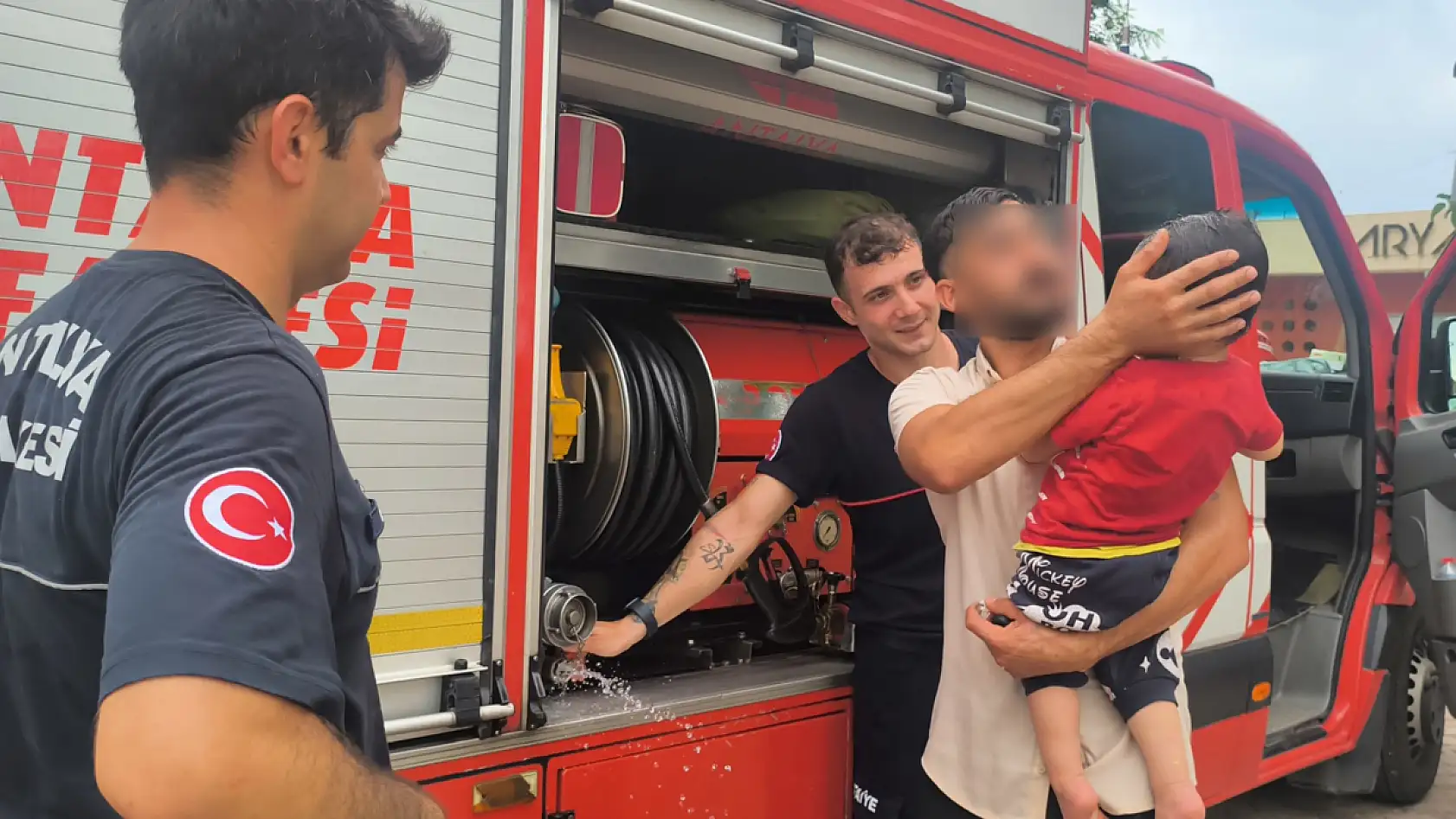 Bagajı kapatınca dünyası başına yıkıldı! Minik Kiraz bebek için zamanla yarıştılar