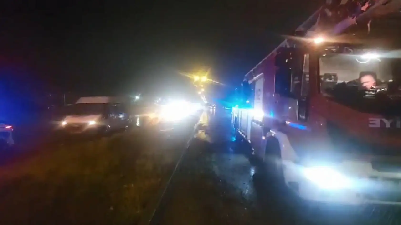 Balıkesir'de yolcu otobüsü devrildi: 3 kişi öldü, 31 yaralı