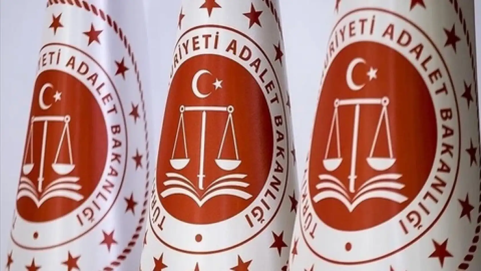 Adalet Bakanlığı 20 bin personel alacak! Başvuru şartları, tarihleri ve kadro dağılımı belli oldu mu?