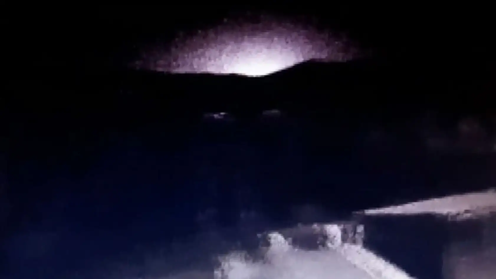 Depremde gökyüzünde meydana gelen ışıklar nedir?