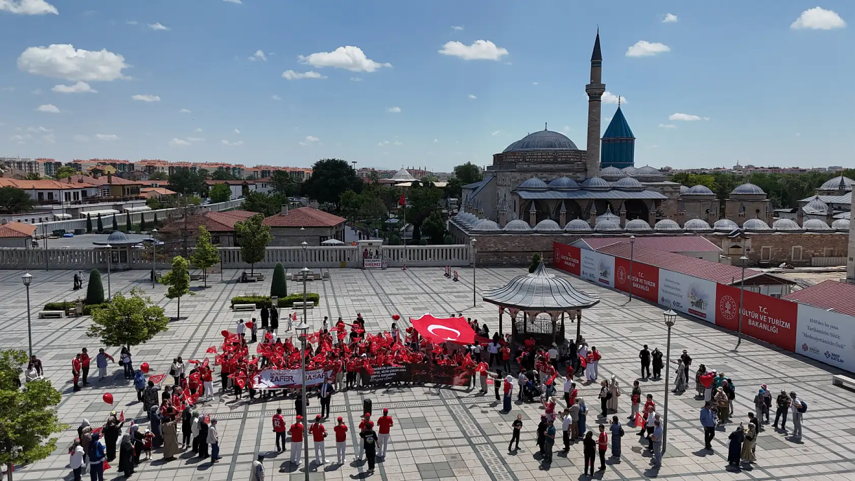 Konya'da küçük kalplerden büyük destek: LGS ve milli takım yan yana!