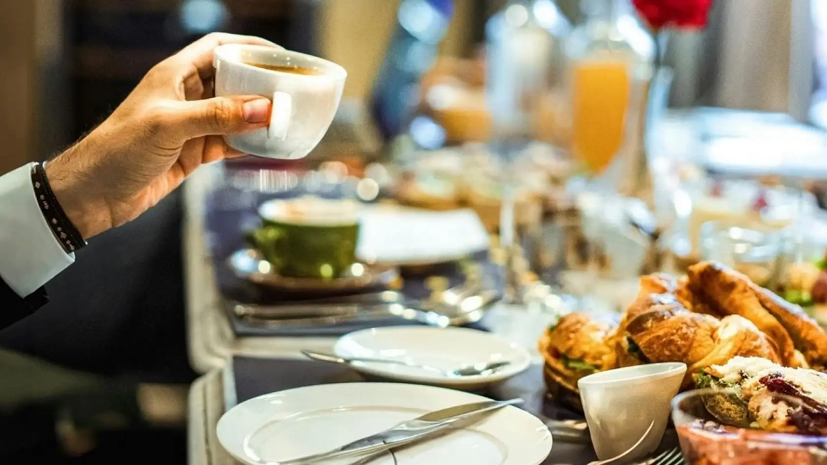 Restoranlarda yeni dönem: Servis ücreti, masa ücreti tarihe karışıyor!