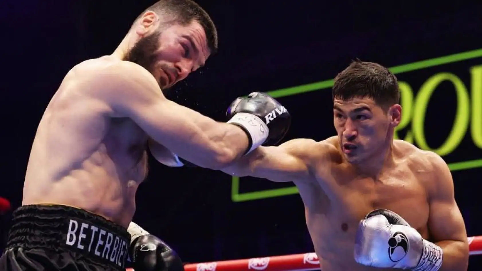 Bivol rövanşta Beterbiev'i devirdi, üçüncü maç kapıda!