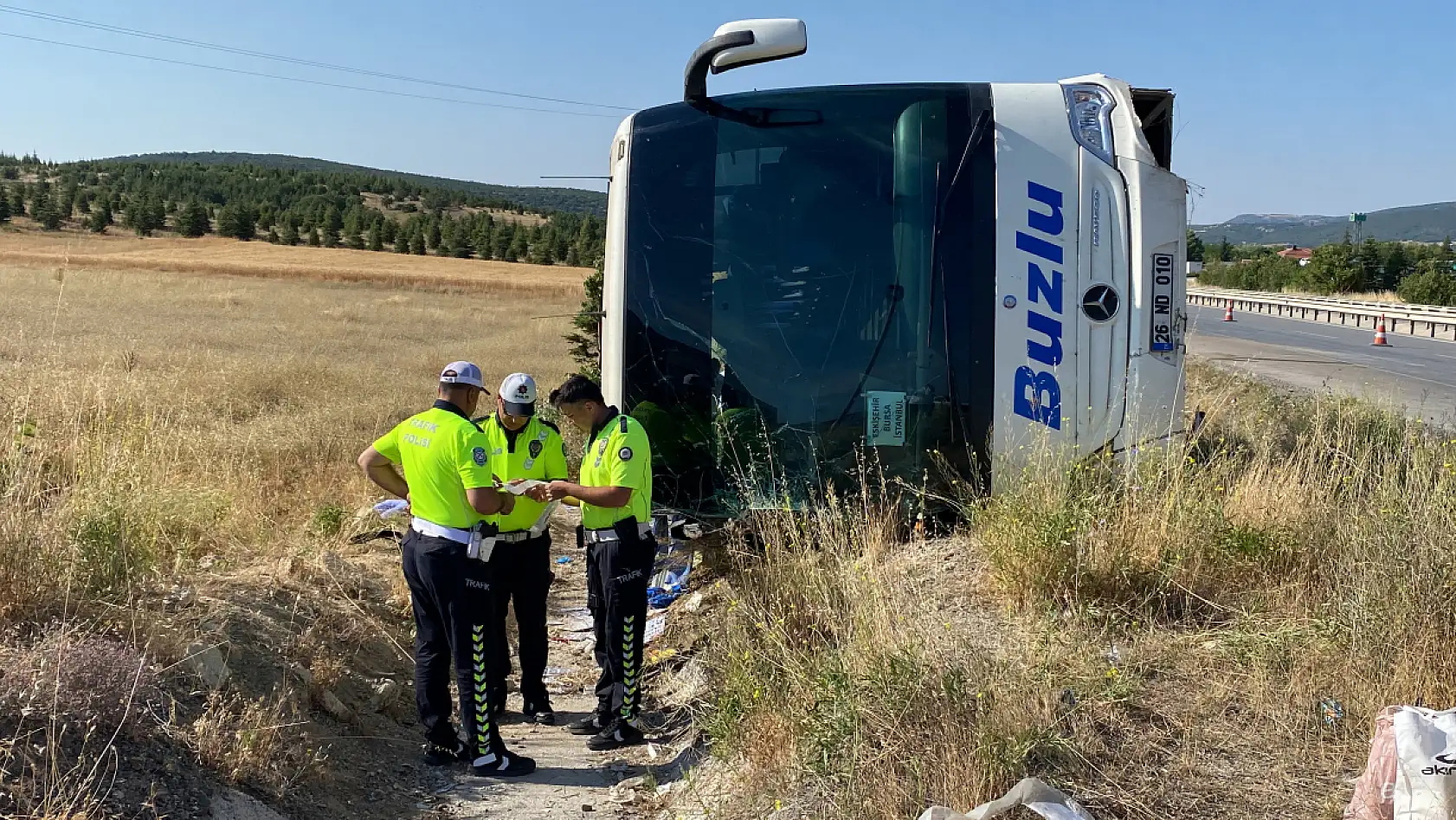 Yolcu otobüsü şarampole uçtu! Çok sayıda yaralı var