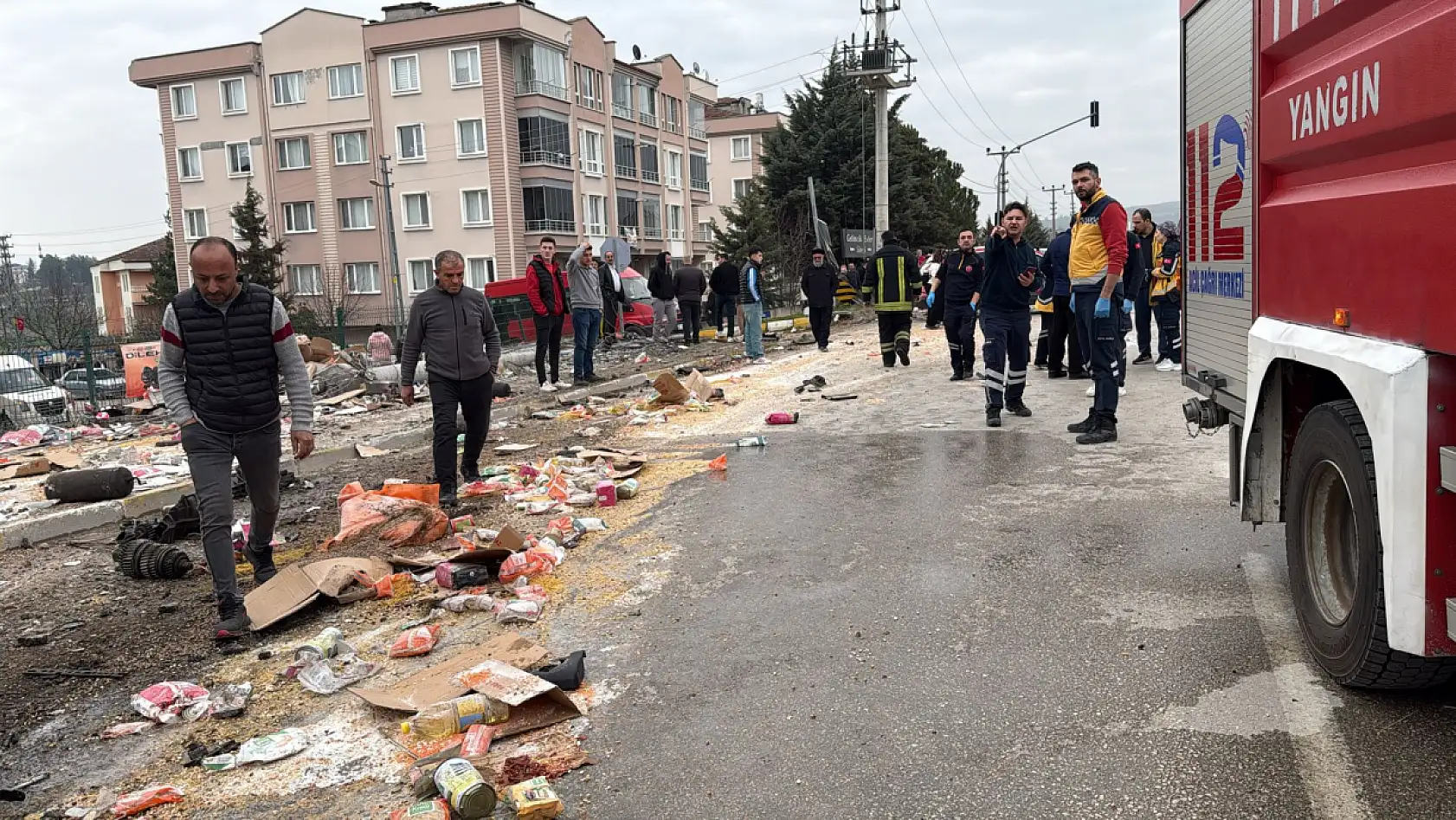 Freni tutmayan kamyon 4 aracı biçti! 10'u Öğrenci 19 kişi Yaralandı