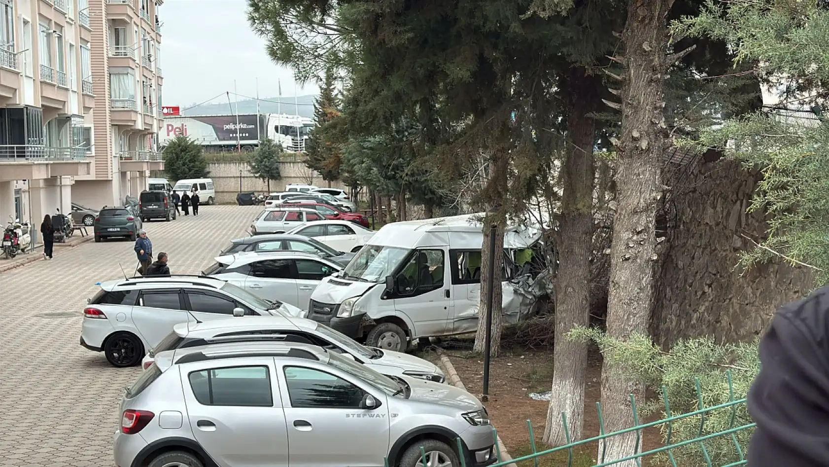 Freni tutmayan kamyon 4 aracı biçti! 10'u Öğrenci 19 kişi Yaralandı