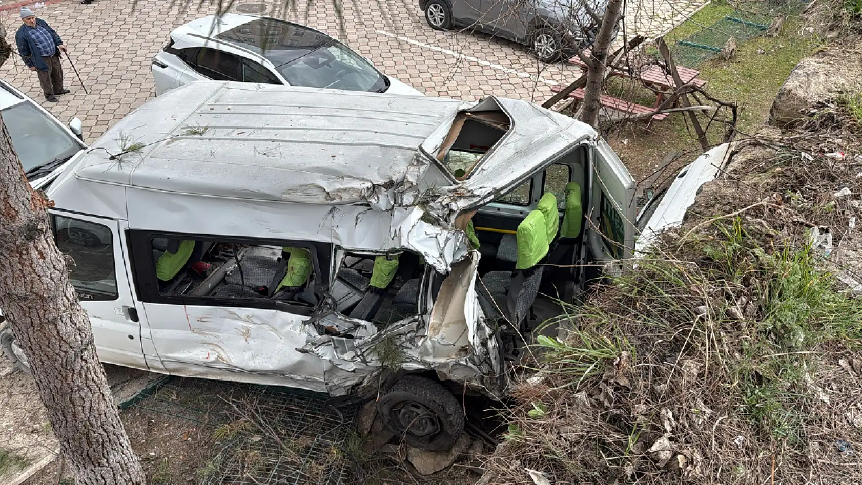 Freni tutmayan kamyon 4 aracı biçti! 10'u Öğrenci 19 kişi Yaralandı