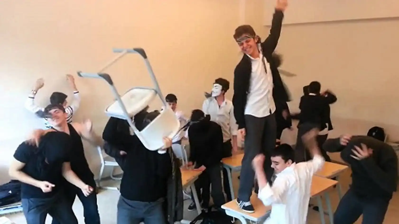 Gençler Neden Böyle Tehlikeli Davranışlar Sergiliyor?